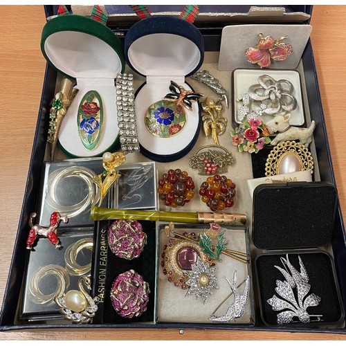 547 - BOX OF ENAMEL AND PAVE SET BIRD AND FLORAL BROOCHES, BRACELETS AND OTHERS