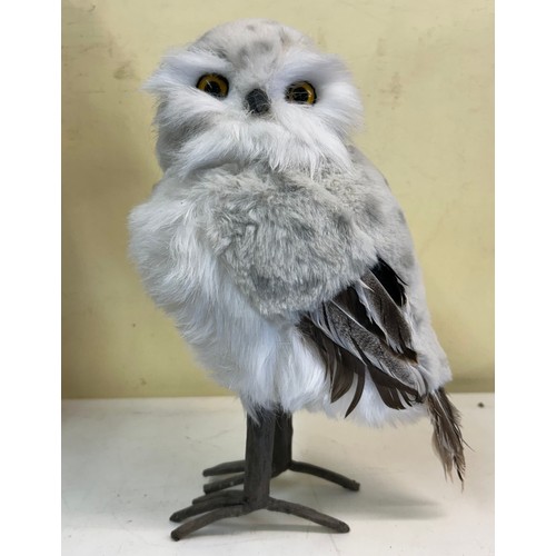 316 - NOVELTY OWL DENTIST FIGURE AND A MODEL OF A SNOWY OWL