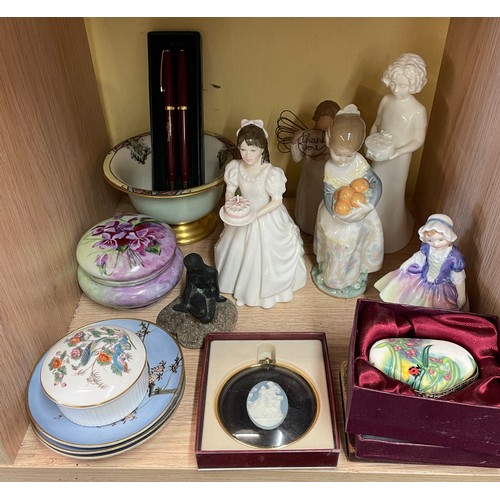 490A - SHELF OF MIXED CERAMICS INCLUDING   COALPORT AND ROYAL DOULTON FIGURES, PIN DISHES AND OTHERS