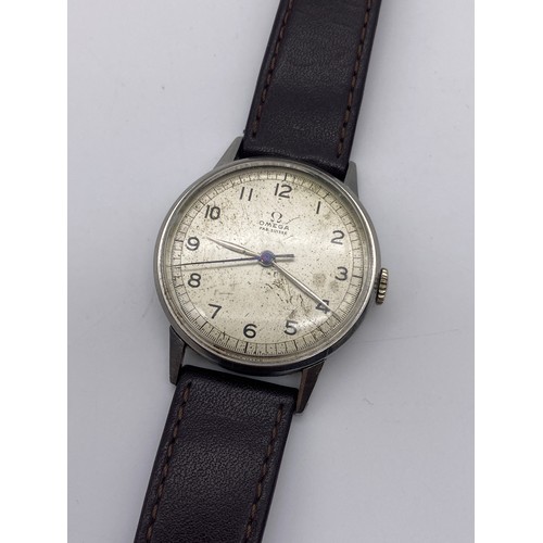 686 - VINTAGE 1940S OMEGA WRISTWATCH WITH ARABIC NUMERALS AND SWEEPING SECOND HANDS ON LEATHER STRAP W/O