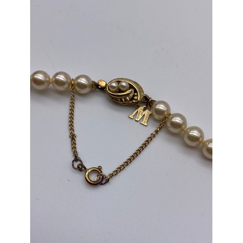 677 - CASED MAJORICA PEARL NECKLACE WITH 925 GILDED CLASP AND STUD EARRINGS