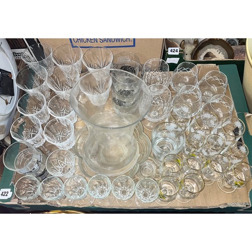 422 - CARTON OF GLASSWARE INCLUDING FLORAL DECORATED SHERRY GLASSES, GRAPEVINE TUMBLER AND BRANDY BALLOONS