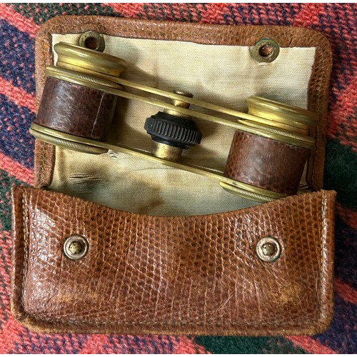 531 - MINIATURE PAIR OF OPERA GLASSES IN POUCH, TWO BLUE EYE BATHS, AND MOTHER OF PEARL OPERA GLASSES