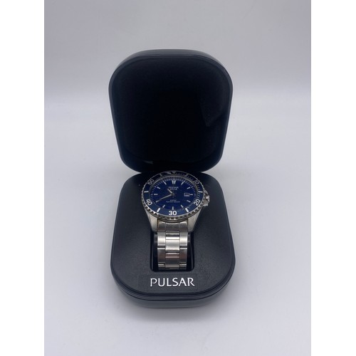 525 - GENTS PULSAR SOLAR STAINLESS STEEL WRISTWATCH