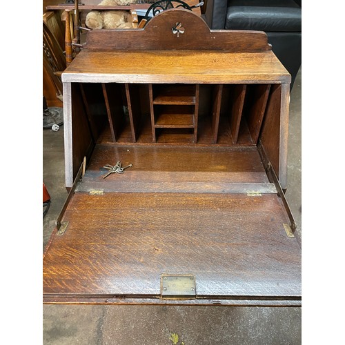 119 - OAK BEADED COMPACT BUREAU