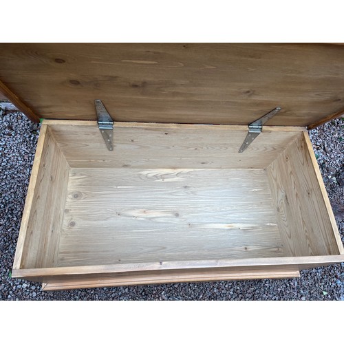 280 - PINE BLANKET BOX