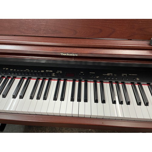 163 - TECHNICS DIGITAL PIANO SX664