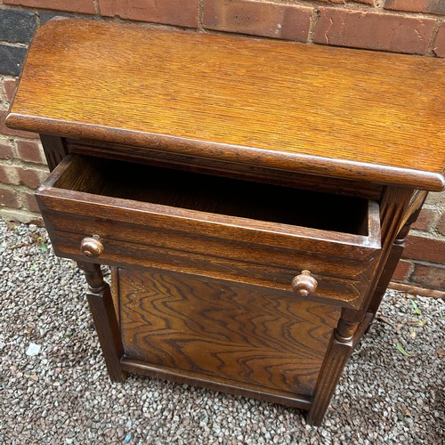 289 - OAK REPRODUCTION CREDENCE TYPE SIDE TABLE