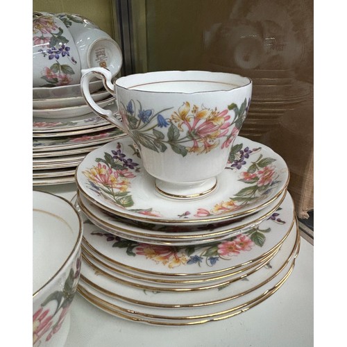 422 - PARAGON COUNTRY LANE PATTERN TABLE SERVICE