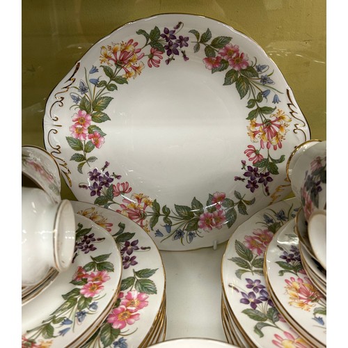 422 - PARAGON COUNTRY LANE PATTERN TABLE SERVICE