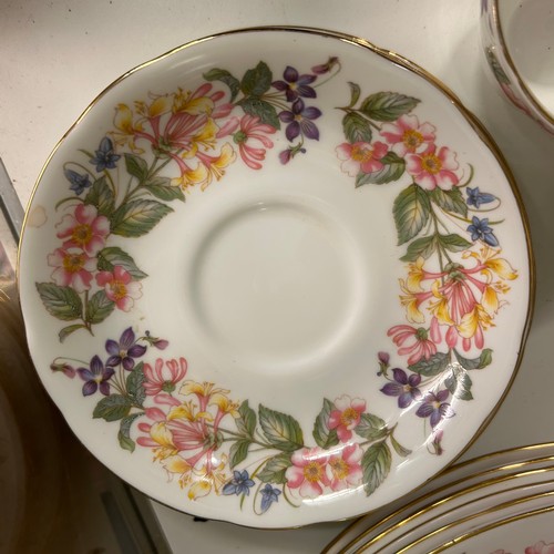 422 - PARAGON COUNTRY LANE PATTERN TABLE SERVICE