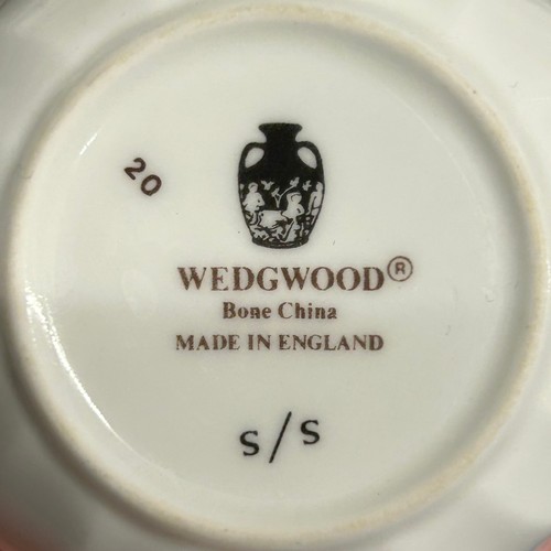 425 - WEDGWOOD CLEMENTINE BONE CHINA TABLE SERVICE AND DECORATIVE DISHES