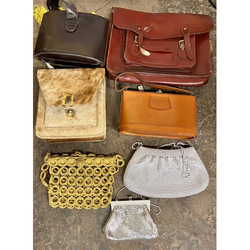 397 - SELECTION OF VINTAGE LADIES HANDBAGS, GLOVES AND HAT BOX CONTAINING HATS