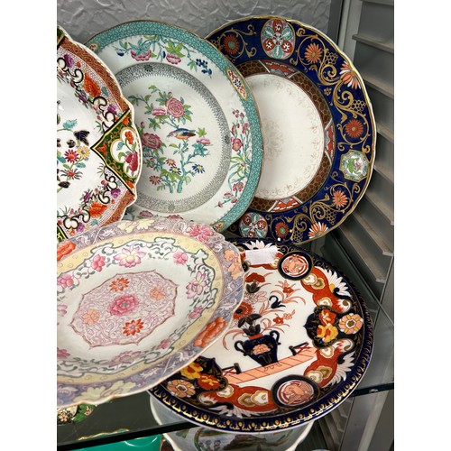 430 - SHELF OF MASONS AND IRONSTONE 19TH C PLATES AND SOUP BOWLS