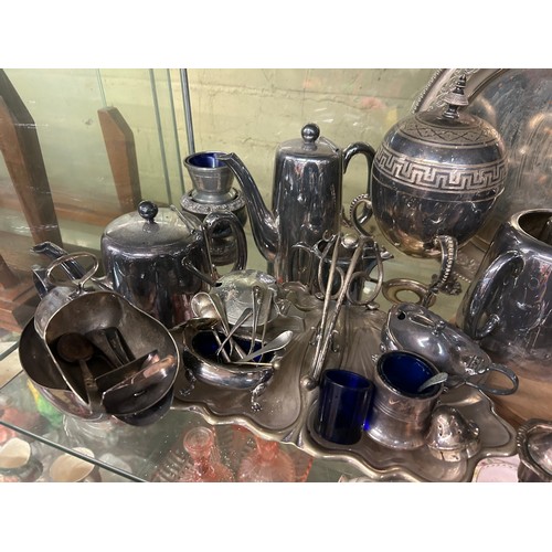 459 - SHELF OF EPNS AND METALWARES INCLUDING FOUR PIECE HOTEL PLATE SERVICE, EGG CODDLER, HORS DOUVRES DIS... 