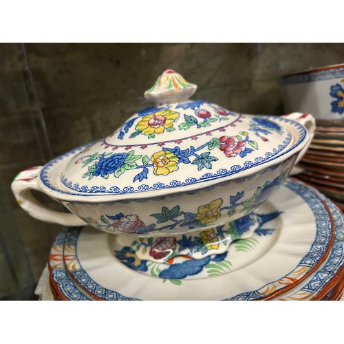 472 - SHELF OF MASONS IRONSTONE CHINA GRADUATED PLATTERS, PLATES AND BOWLS