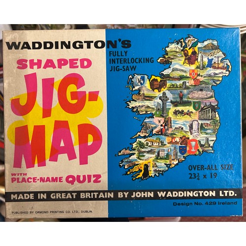 478 - SHELF OF WADDINGTONS JIGSAW PUZZLES, THE NATIONS