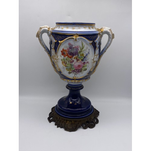 538 - CONTINENTAL BLEU DE ROI AND GILT TWIN HANDLED VASE A/F