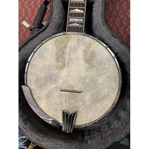 229B - CASED GOLD TONE BANJO WL250