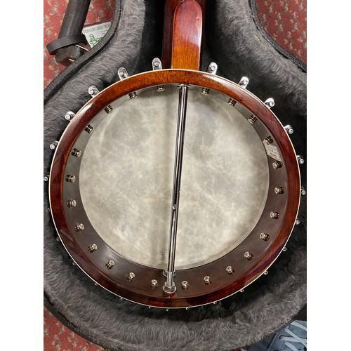 229B - CASED GOLD TONE BANJO WL250