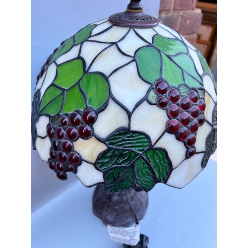 498 - TIFFANY STYLE GRAPE AND LEAF TABLE LAMP