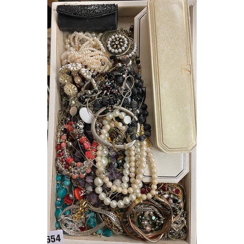 654 - TRAY OF VARIOUS COSTUME NECKLACES, BEADS, BANGLE AND PEARL STRANDS