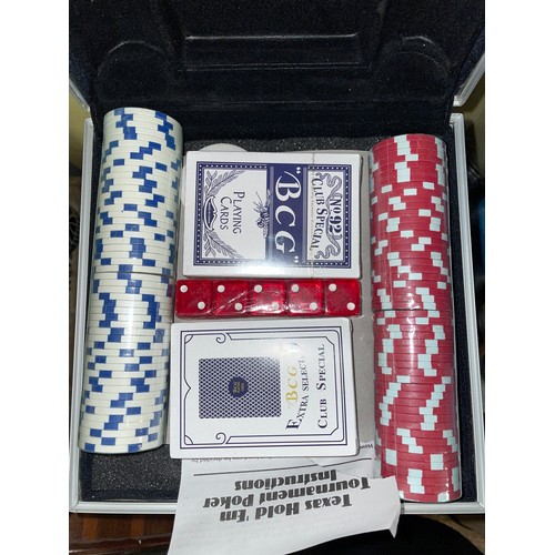 636 - SMALL BOXED POKER CARD AND CHIP GAMBLING SET