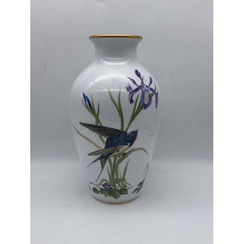 616 - FRANKLIN PORCELAIN MEADOWLAND BIRD VASE