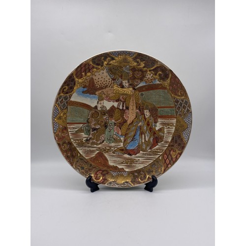 619 - JAPANESE SATSUMA SHALLOW DISH DECORATED WITH DIGNITARIES