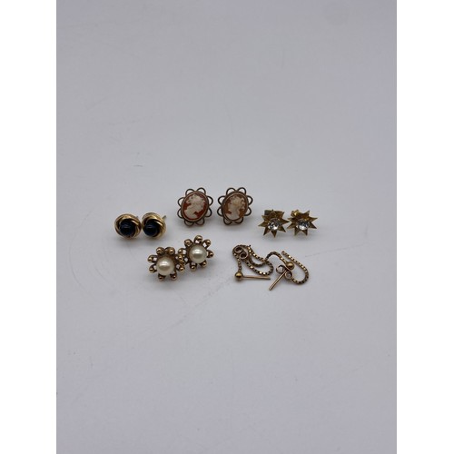 689 - THREE PAIRS OF 9CT GOLD STUD EARRINGS INCLUDING CAMEO AND TEO OTHERS 7.4G OVERALL APPROX