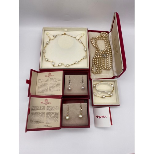 594 - BOXED MAJORICA PEARL JEWELLERY SET, SILVER GILT NECK CHAIN, DROPPER EARRINGS AND BRACELET