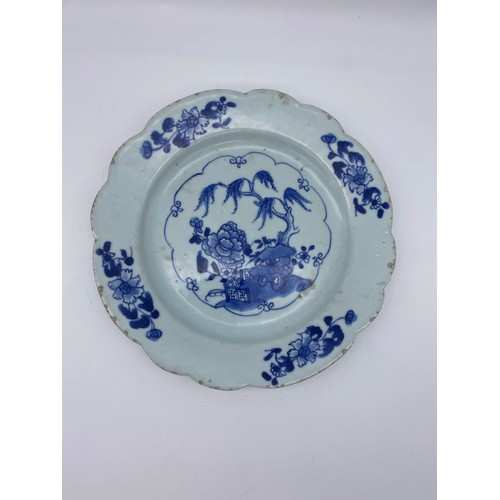 620 - 18TH CENTURY DELFT SHALLOW BOWL AND  A CHINESE DESIGN PLATE