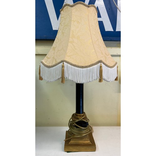 359 - GILDED CORINTHIAN COLUMN TABLE LAMP