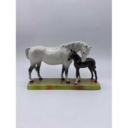 592 - BESWICK 1811 GLOSS GREY AND FOAL FIGURE GROUP