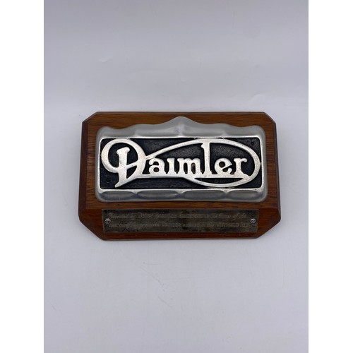 620 - DAIMLER CAR LOGO MOUNTED ON PRESENTATION PLINTH