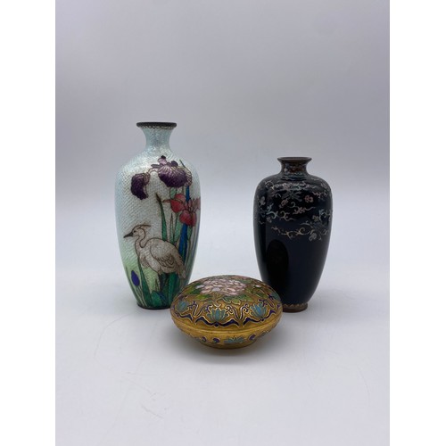 570 - JAPANESE CLOISONNÉ BALUSTER VASE, ONE OTHER DECORATED WITH AN EGRET AND A SQUAT JAR AND COVER A/F