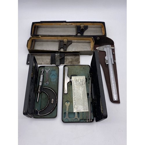 572 - CASED MOORE AND WRIGHT MICROMETERS AND A KANON GAUGE