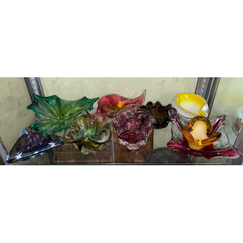 338 - SELECTION OF BOHEMIAN AND OTHER MULTI COLOURED FREE FORM GLASS BOWLS