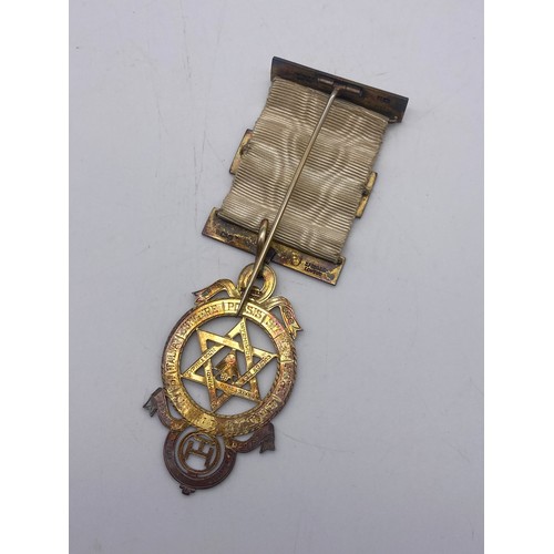 551 - CASED SILVER GILT MASONIC MEDALLION