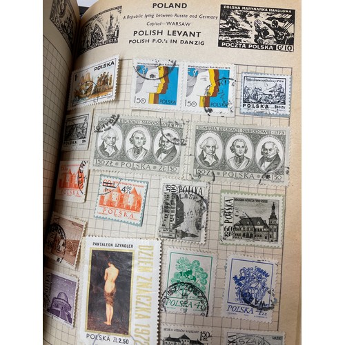 552 - IMPROVED POSTAGE STAMP ALBUM OF WORLD STAMPS