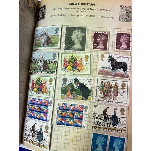 552 - IMPROVED POSTAGE STAMP ALBUM OF WORLD STAMPS