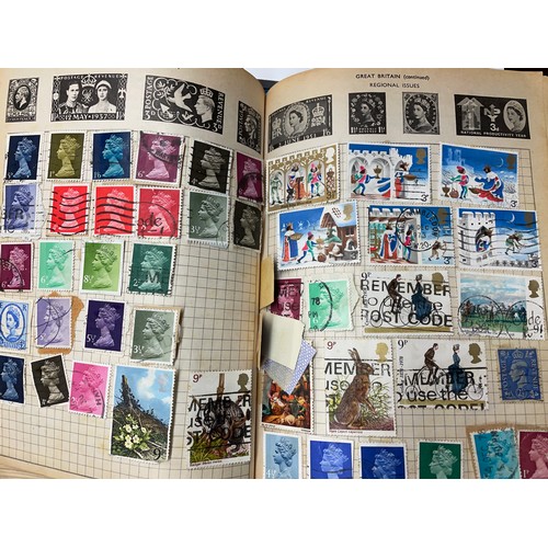 552 - IMPROVED POSTAGE STAMP ALBUM OF WORLD STAMPS