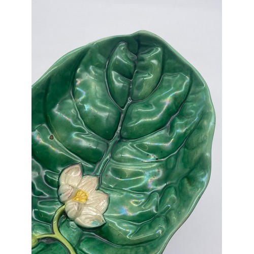 564 - GEORGE JONES 1873 MAJOLICA TWIN LEAF LILY DISH