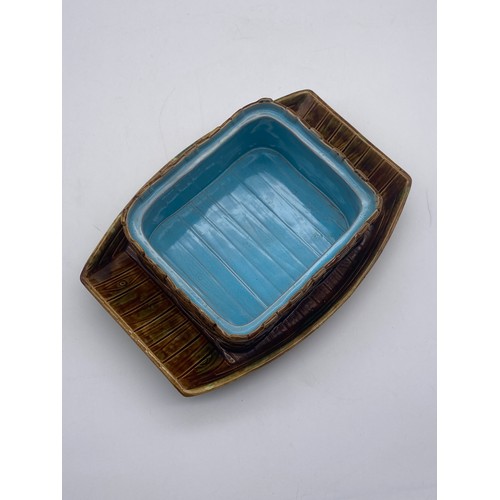 562 - 19TH CENTURY (CIRCA 1873) MAJOLICA BOAT BASED SARDINE DISH