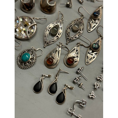 547 - SILVER AND WHITE METAL EARRINGS SOME SET WITH SEMI PRECIOUS STONES AND AGATES AND PAIR OF MACKINTOSH... 