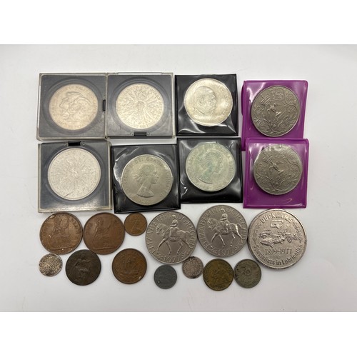 565 - THREE QUEEN ELIZABETH II CHURCHILL COMMEMORATIVE CROWNS, 1977 SILVER JUBILEE CROWNS, QUEEN ELIZABETH... 