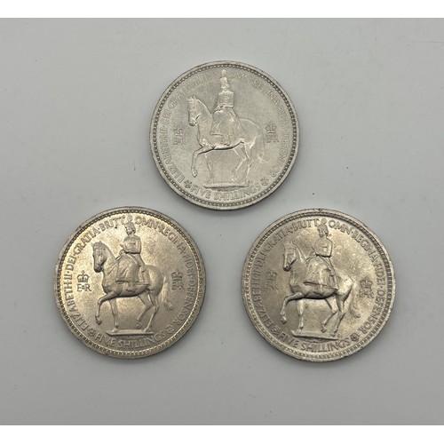 566 - THREE QUEEN ELIZABETH II FIVE SHILLING COINS (ONE WITH SCRIPT AROUND THE RIM ERROR)