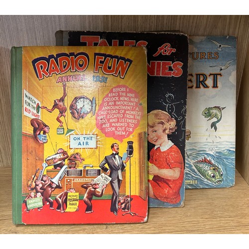 194 - SELECTION OF CHILDRENS BOOKS INCLUDING ENID BLYTON AND RUPERT