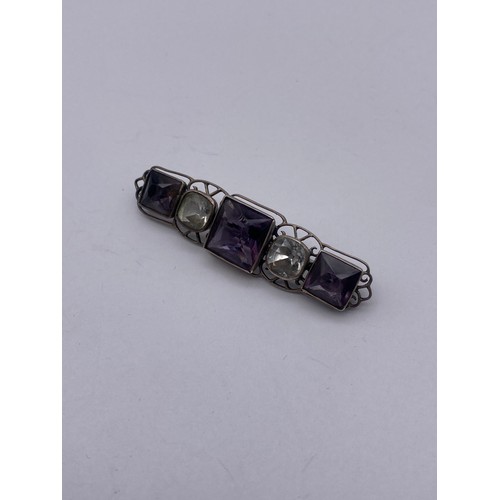 449 - WHITE METAL AMETHYST BAR BROOCH, SILVER CLIP ON LEAF EARRINGS AND CABOCHON DROPPER EARRINGS