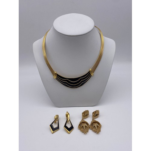 458 - TRIFARI PLATED AND ENAMEL LOZENGE DROPPER EARRINGS, CLIP ON EARRINGS AND AN ENAMELLED COLLAR CUFF